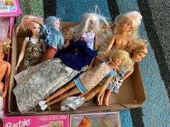 Barbie doll case w/ dolls and accessories