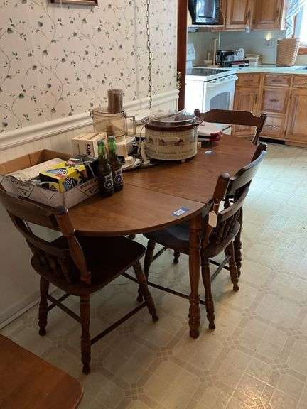 Early American oval drop leaf dining table and set of four half-spindle chairs - no contents 56x34x30