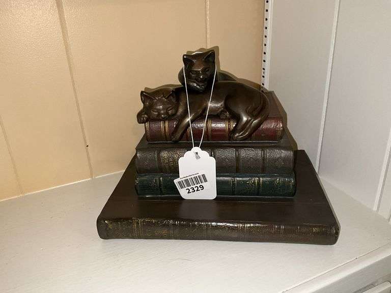 Bookend: cats on books