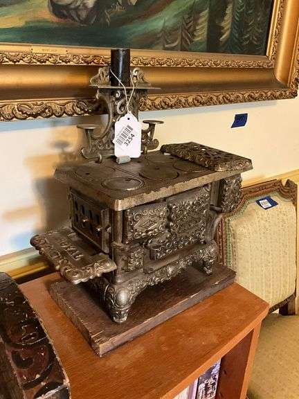 ROYAL toy cast iron range