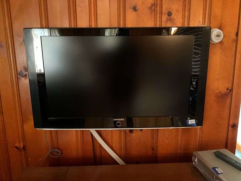 Samsung wall mount TV model: LNT4042HX/XAA