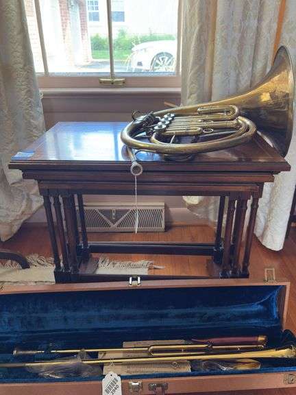 Set of three nested stands, 19x14x20, 21.5x14.5x21, 24x15x22