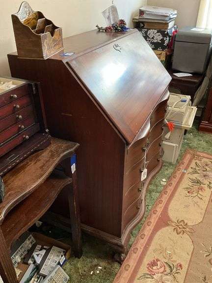 Mahogany finish slant front desk w/ serpentine drawers - drawer contents included - no top contents 36x20x41