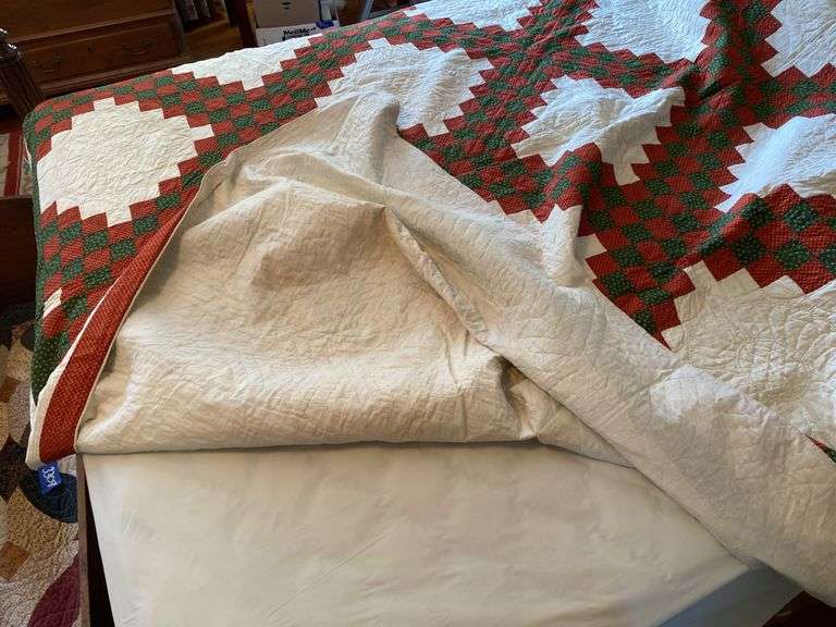 Red & green triple Irish Chain patchwork quilt