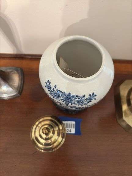 Delft MARYLAND tobacco jar w/ brass lid, wooden base
