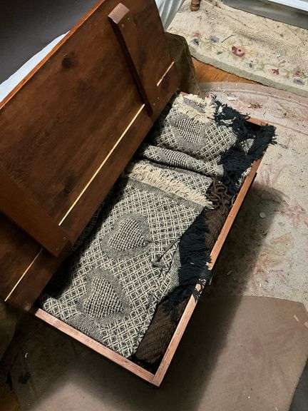 Knotty pine blanket chest w/ sawn bracket feet - w/ linens contents 32x18.5x16
