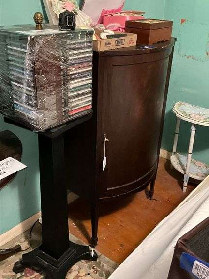 Music cabinet, bow front w/ tapered legs - no contents 27x22x45