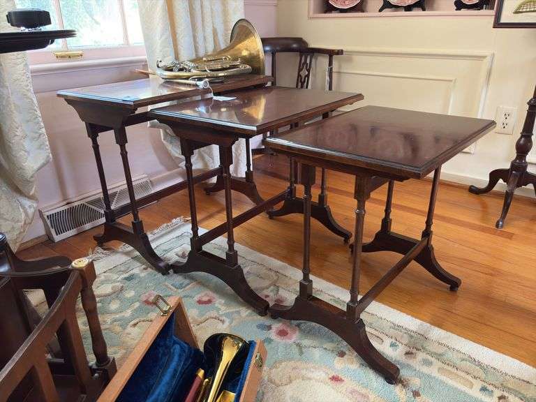 Set of three nested stands, 19x14x20, 21.5x14.5x21, 24x15x22