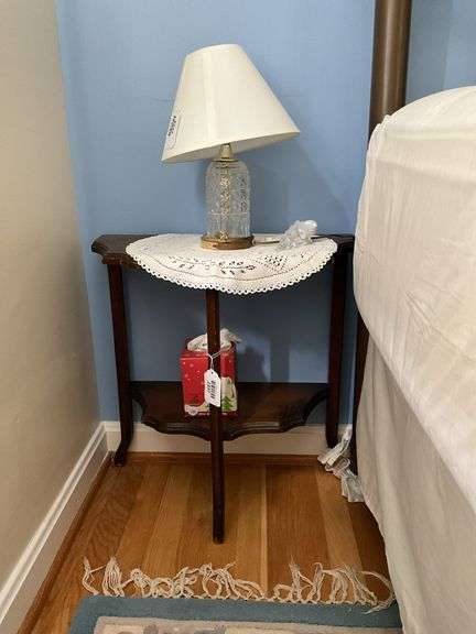 2-tier wall stand - no contents 22x11x22
