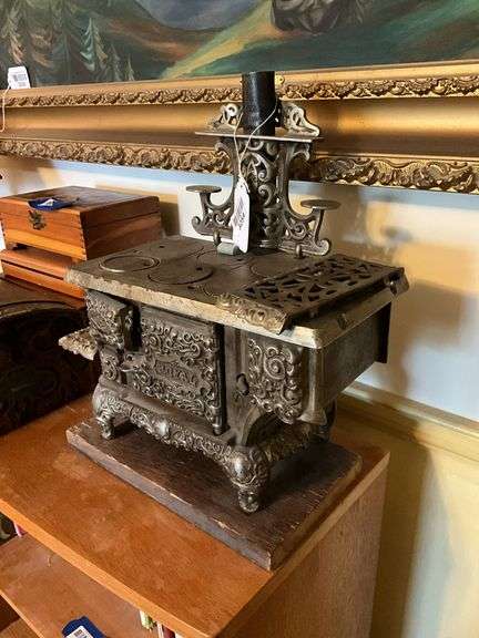 ROYAL toy cast iron range