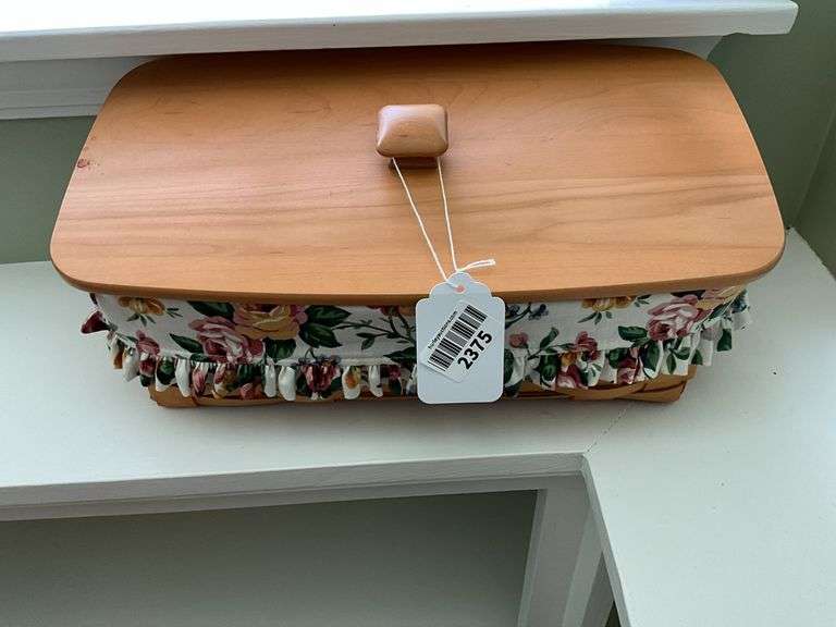 Longaberger basket w/ wooden lid, fabric lining