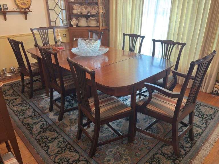 Nine Chippendale dining chairs w/ pierced back splats, upholstered seats, set of eight has two arm chairs, ninth chair does not match 18in high