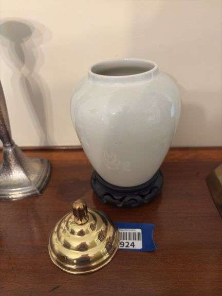 Delft MARYLAND tobacco jar w/ brass lid, wooden base