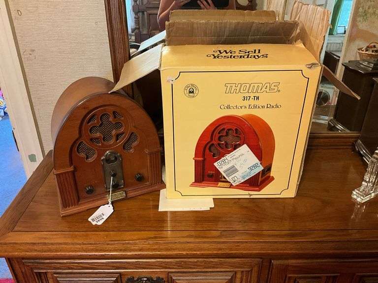 Thomas collector edition cathedral radio w/ box
