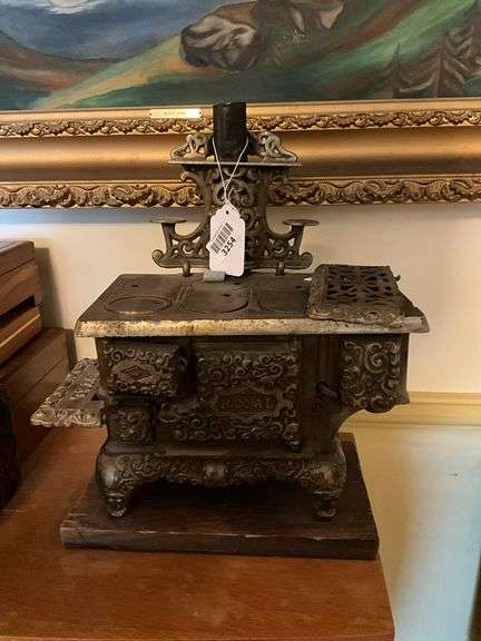 ROYAL toy cast iron range