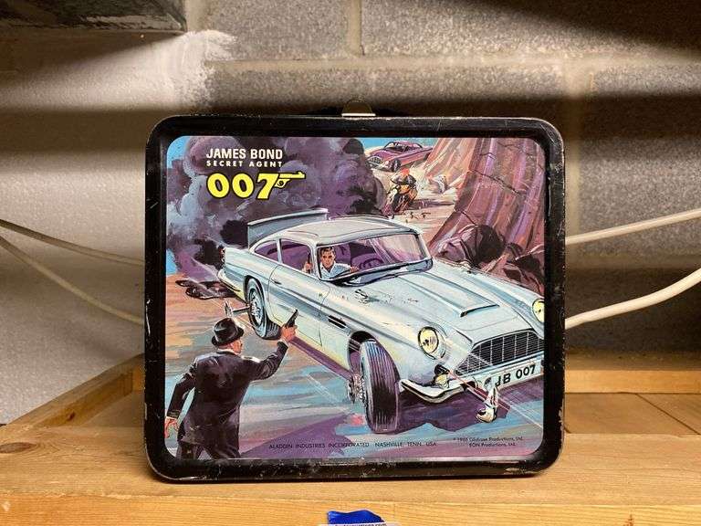 Vintage (c)1966 James Bond 007 lunchbox w/ thermos