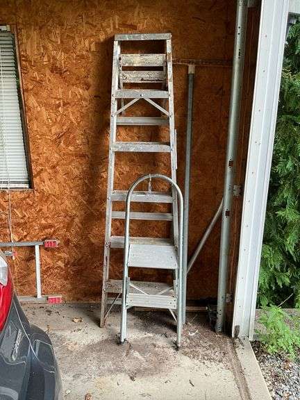 Aluminum step ladder and folding step stool