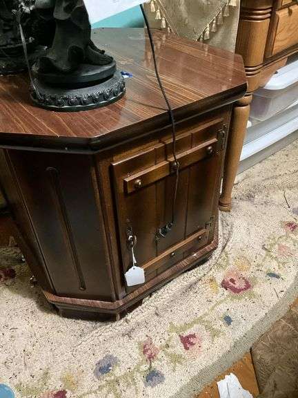 Octagonal end cabinet - no contents 23.5x23.5x23