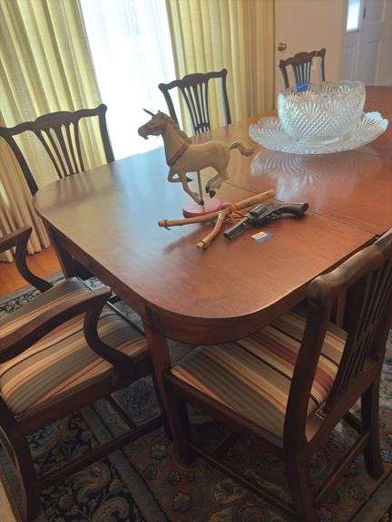 Banquet dining table w/ rounded ends, tapered legs - no contents 90x48x29