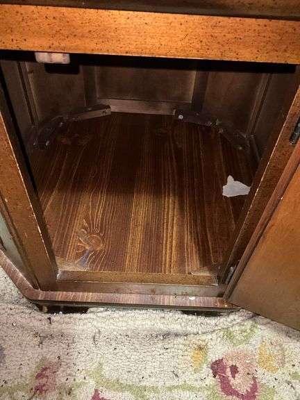 Octagonal end cabinet - no contents 23.5x23.5x23