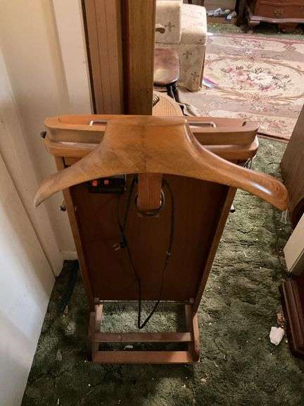 Reguitti Electro gent's valet stand