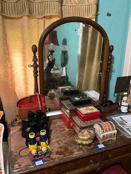 Vanity table w/ arched tilt mirror on turned supports, and matching stool - no contents 45x20x61.5 - MUST COME DURING LAST 2 HOURS OF PICKUP FOR THIS ITEM