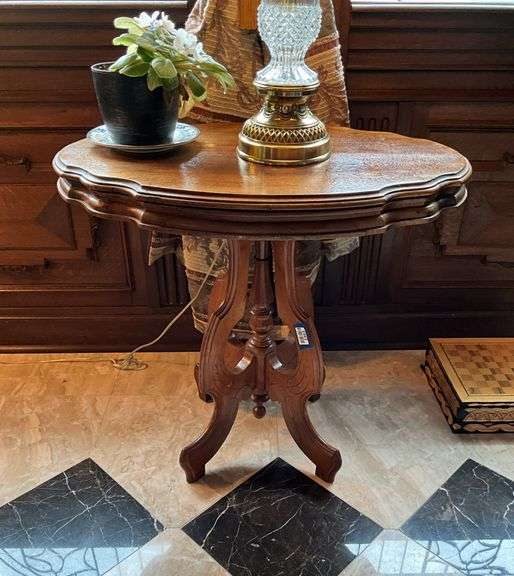 Victorian turtle-top parlor stand - no contents 31x21x28