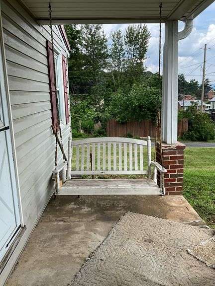Porch swing w/ chains