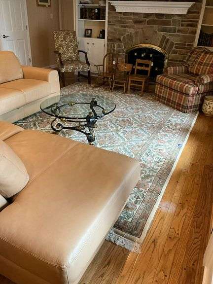 Large Persian style rug 108x143