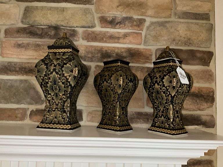 Black & gold 3-pc garniture set