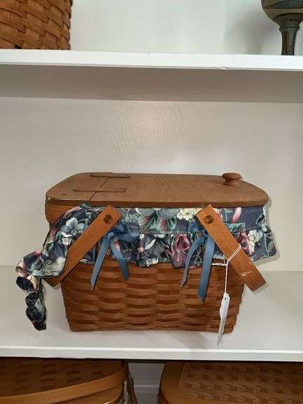 Longaberger basket w/ wooden lid, fabric liner