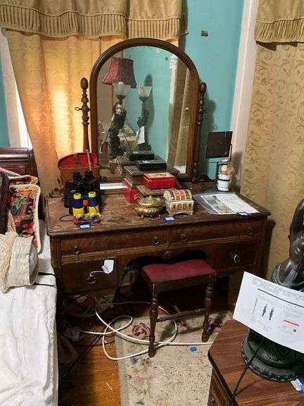 Vanity table w/ arched tilt mirror on turned supports, and matching stool - no contents 45x20x61.5 - MUST COME DURING LAST 2 HOURS OF PICKUP FOR THIS ITEM