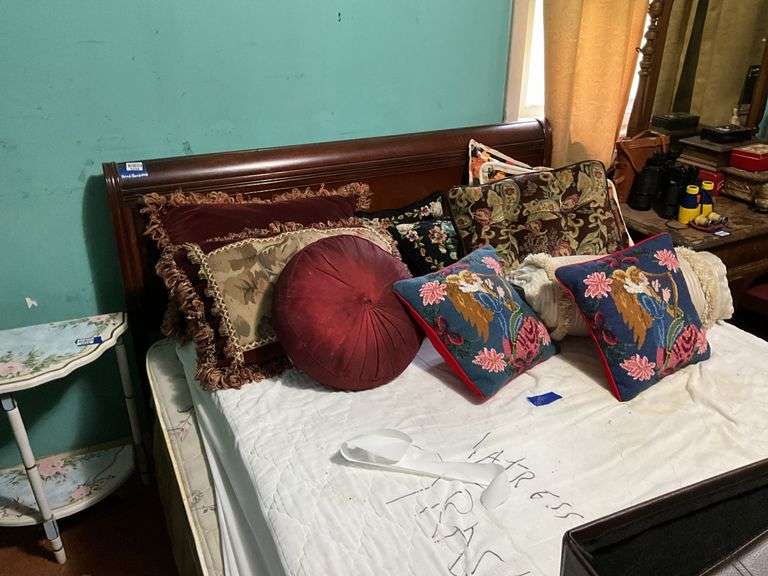 Headboard and throw pillows lot 56in wide