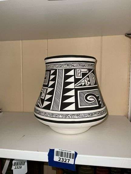 Westly Begaye Native American pot, signed
