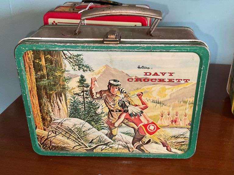 Vintage Davy Crockett tin lunchbox