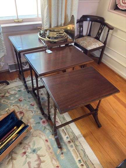 Set of three nested stands, 19x14x20, 21.5x14.5x21, 24x15x22