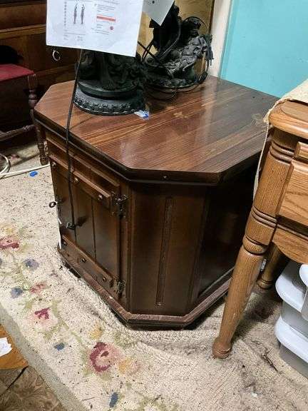 Octagonal end cabinet - no contents 23.5x23.5x23