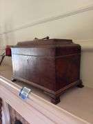 Tea caddy box w/ top handle, inlaid escutcheon, ogee bracket feet