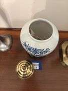 Delft MARYLAND tobacco jar w/ brass lid, wooden base