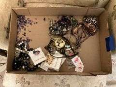 Costume jewelry: pins, pendants, loose amethysts