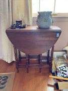 William & Mary gateleg drop leaf table - no contents 25x12x27