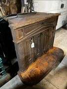 Complete Ben Franklin cast iron wood stove, two folding fireplace screens