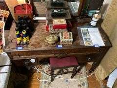 Vanity table w/ arched tilt mirror on turned supports, and matching stool - no contents 45x20x61.5 - MUST COME DURING LAST 2 HOURS OF PICKUP FOR THIS ITEM