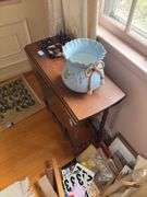 William & Mary gateleg drop leaf table - no contents 25x12x27