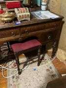 Vanity table w/ arched tilt mirror on turned supports, and matching stool - no contents 45x20x61.5 - MUST COME DURING LAST 2 HOURS OF PICKUP FOR THIS ITEM