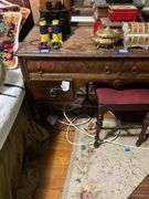 Vanity table w/ arched tilt mirror on turned supports, and matching stool - no contents 45x20x61.5 - MUST COME DURING LAST 2 HOURS OF PICKUP FOR THIS ITEM