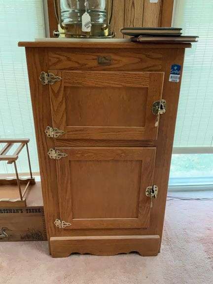 Ducks Unlimited oak icebox style cabinet w/ interior contents: printer ink, books - no top contents 24x16x40