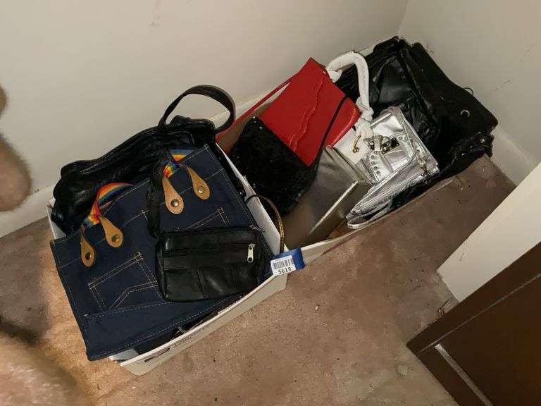 Lot of assorted ladies purses