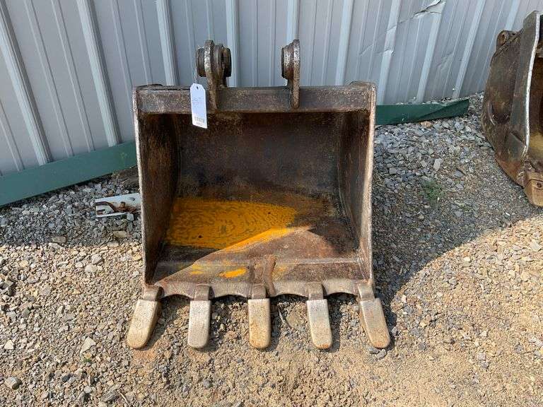 New Holland 2 ft bucket, Fits lot 4950