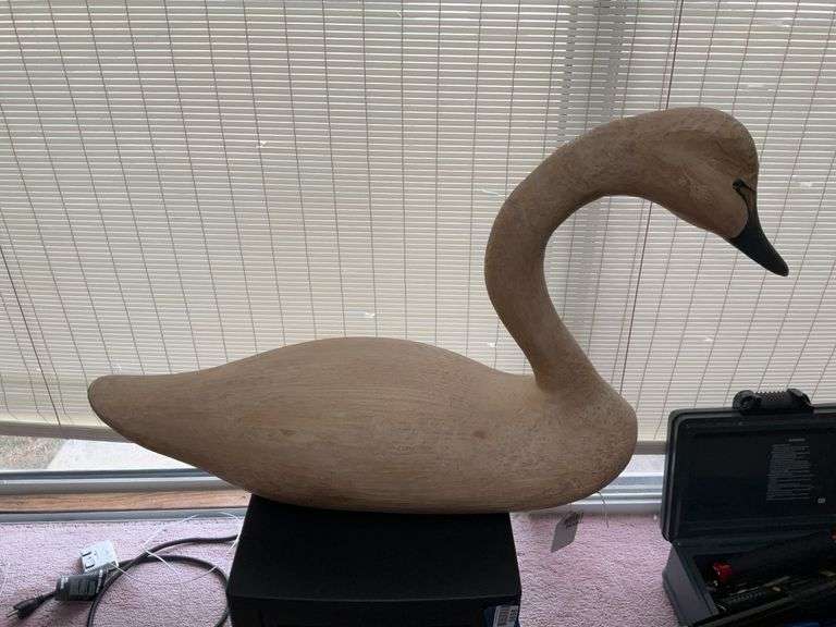 Swan decoy